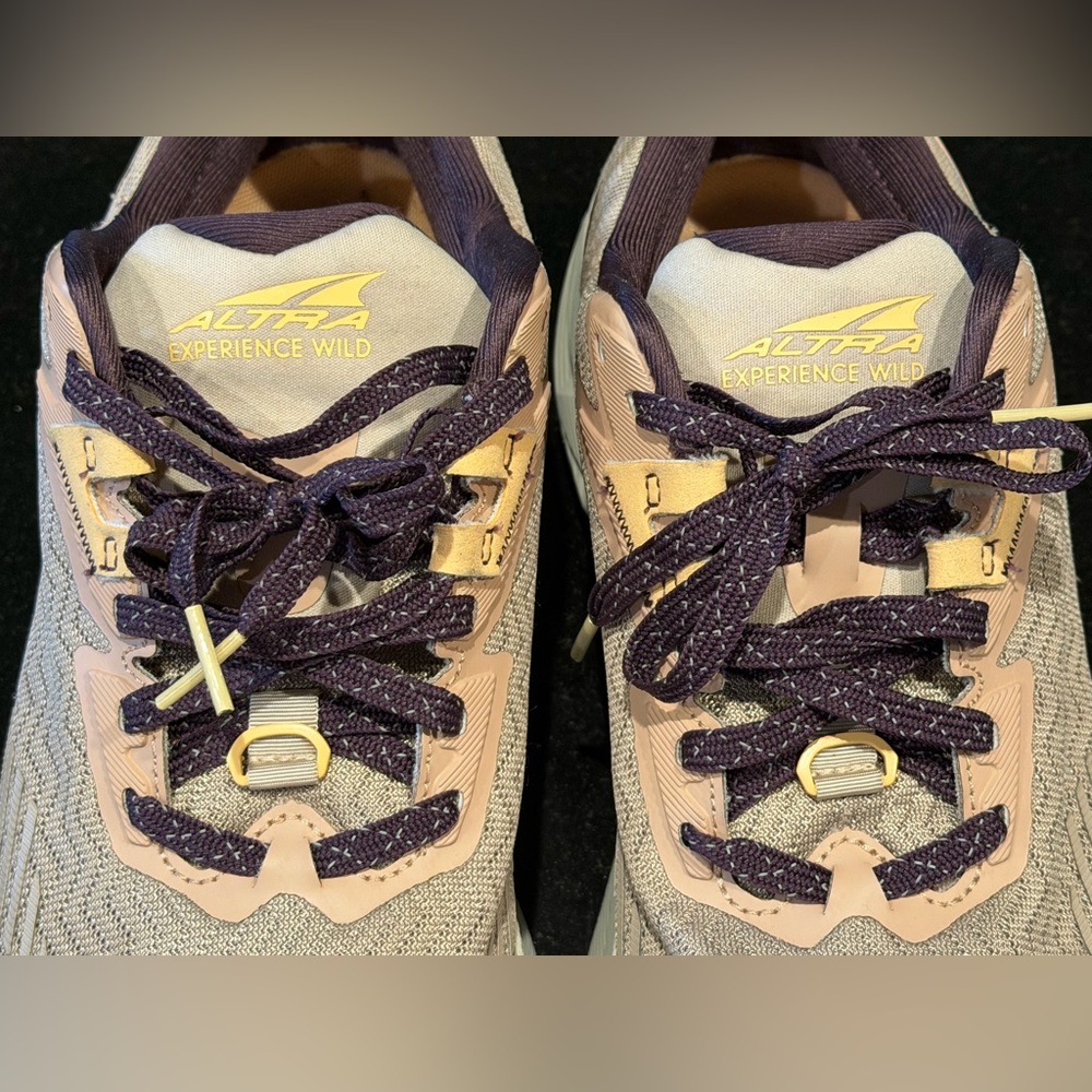 Women’s Altra Experience Wild, Size 10 - Picture 12 of 16